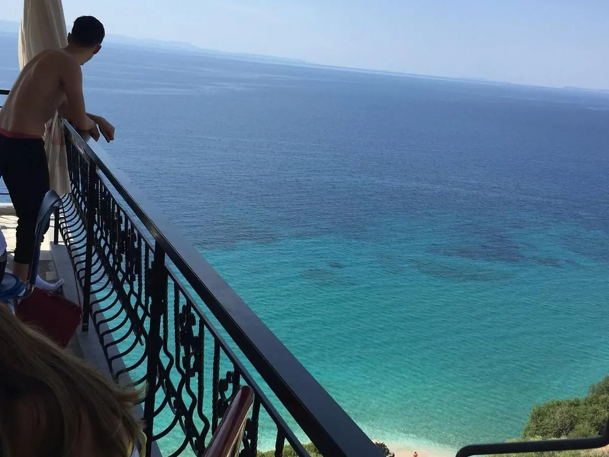 Hotel Odhisea Qeparo