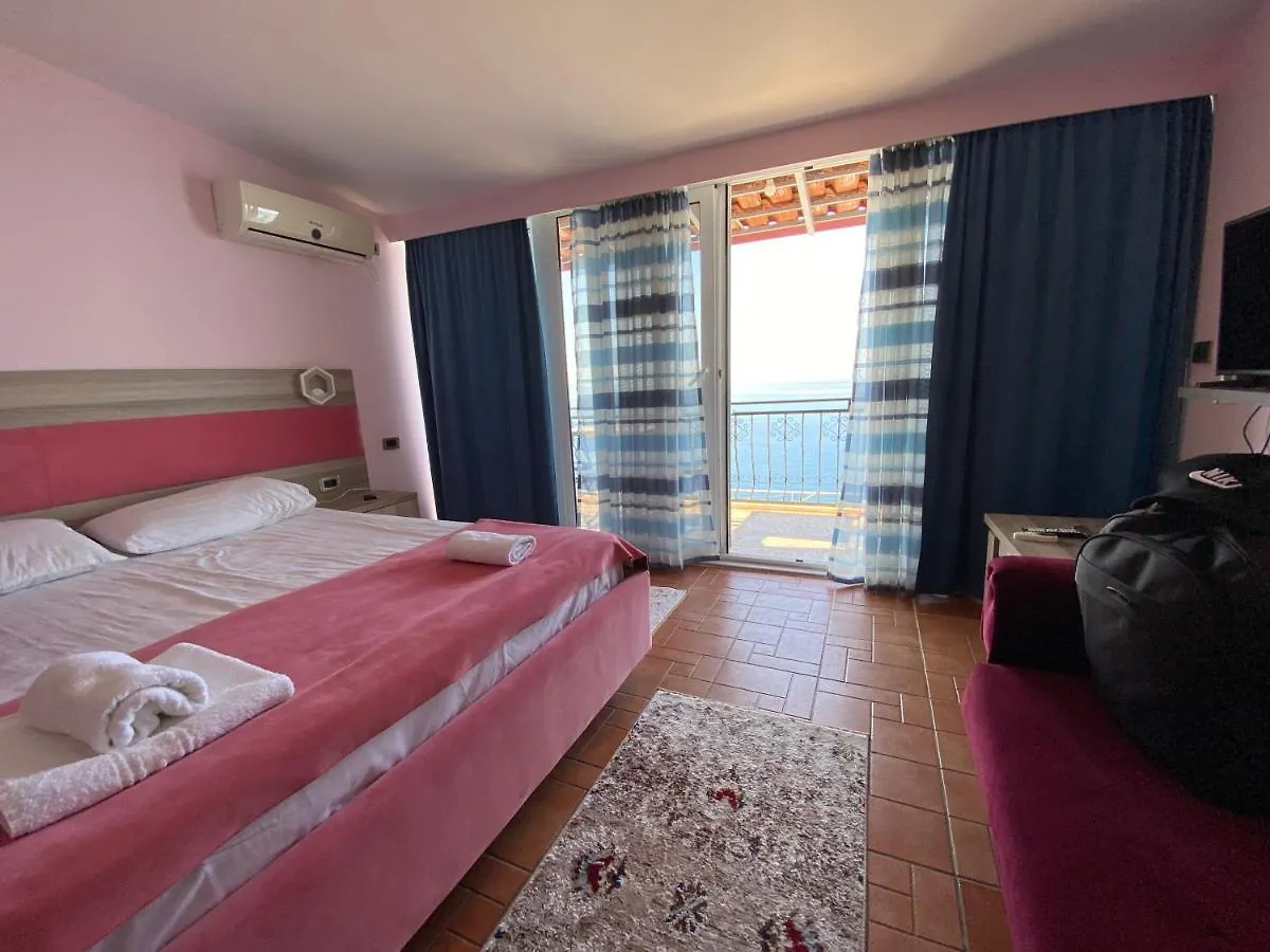 Hotel Odhisea Qeparo